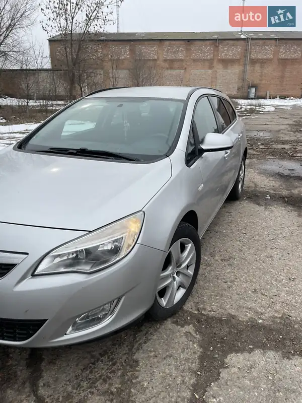 Універсал Opel Astra 2011 в 