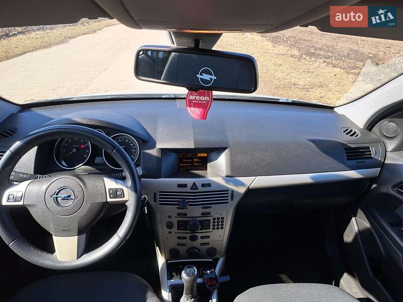 Хетчбек Opel Astra 2007 в Полтаві