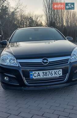 Универсал Opel Astra 2007 в Каневе