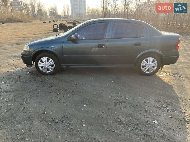 Седан Opel Astra 2004 в Вышгороде
