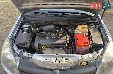 Хэтчбек Opel Astra 2006 в 