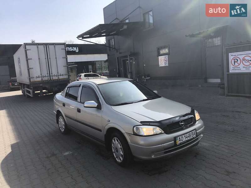 Седан Opel Astra 2006 в Тячеві