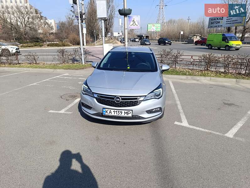 Універсал Opel Astra 2016 в Вишгороді