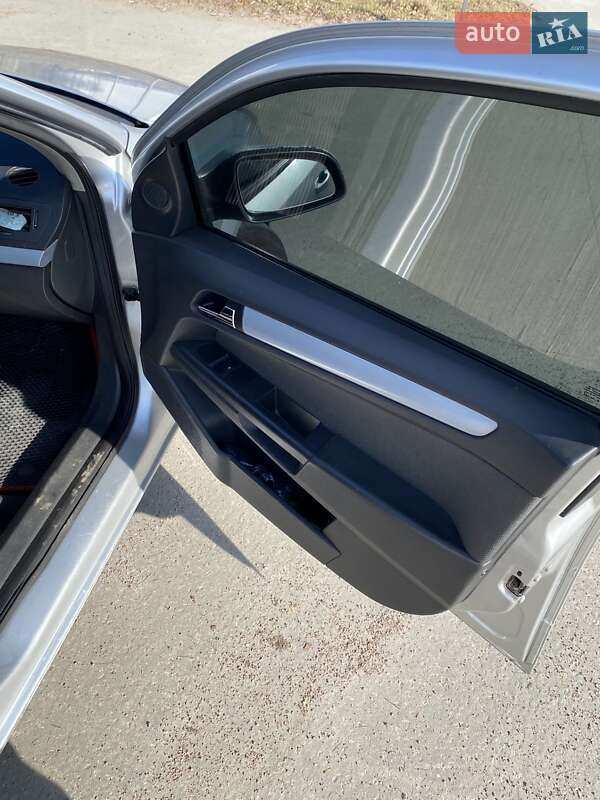 Хэтчбек Opel Astra 2004 в Коростене