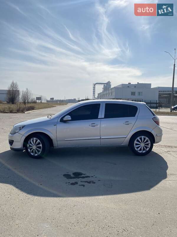 Хэтчбек Opel Astra 2004 в Коростене