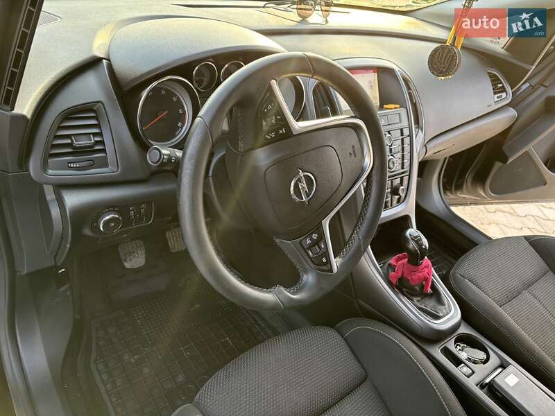 Универсал Opel Astra 2015 в Буче
