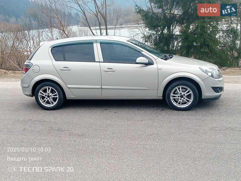 Хэтчбек Opel Astra 2008 в 