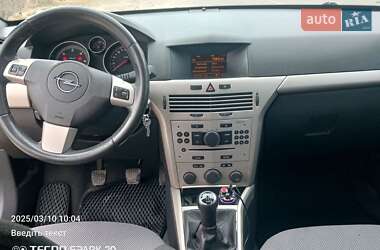 Хэтчбек Opel Astra 2008 в 