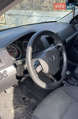 Универсал Opel Astra 2010 в 
