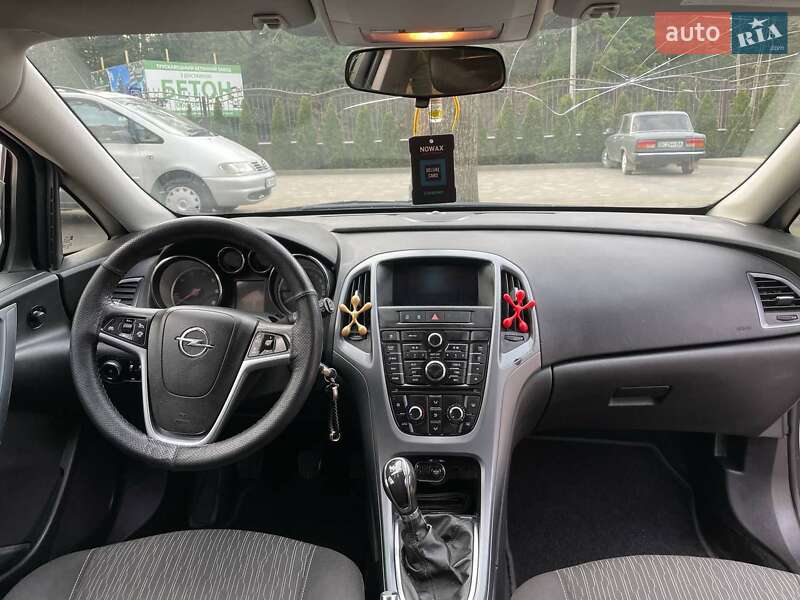 Универсал Opel Astra 2012 в Трускавце