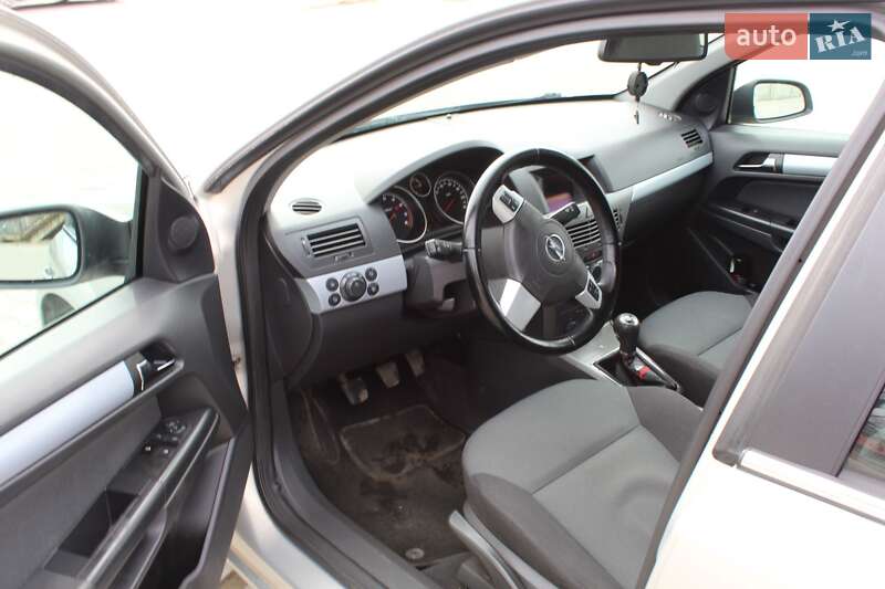 Универсал Opel Astra 2006 в Дрогобыче