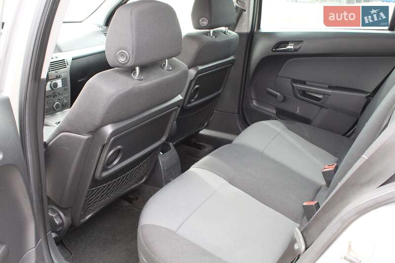 Универсал Opel Astra 2006 в Дрогобыче