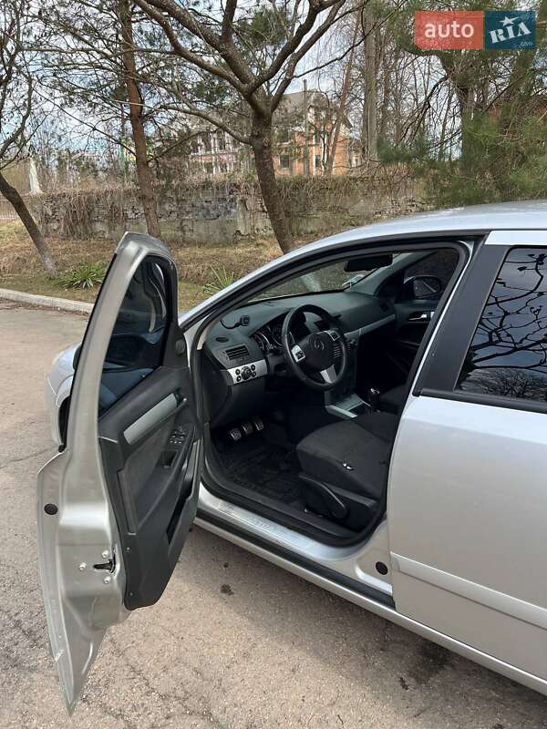 Хэтчбек Opel Astra 2008 в Дрогобыче