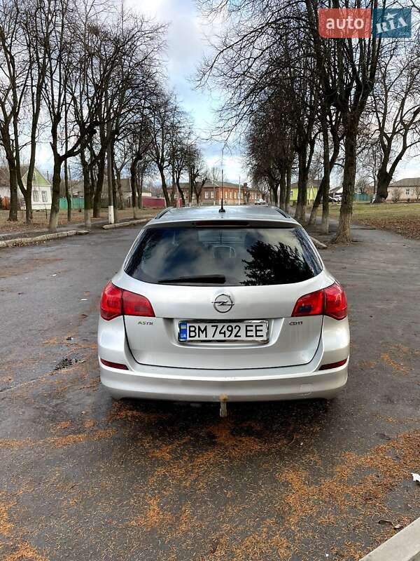 Универсал Opel Astra 2011 в Глухове