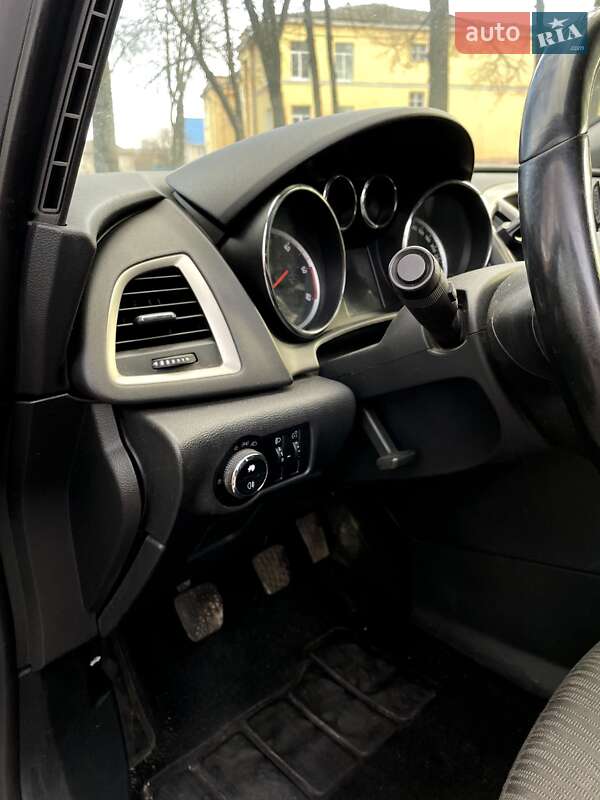 Универсал Opel Astra 2011 в Глухове