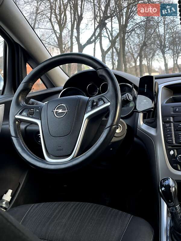 Универсал Opel Astra 2011 в Глухове