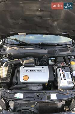 Хэтчбек Opel Astra 1998 в 