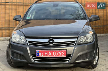 Универсал Opel Astra 2010 в Лубнах