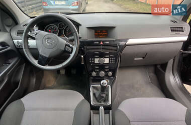 Универсал Opel Astra 2010 в 