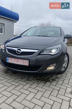 Універсал Opel Astra 2011 в Локачах