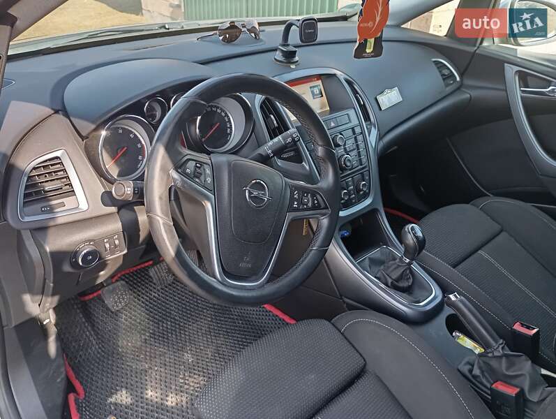 Универсал Opel Astra 2014 в Старой Выжевке