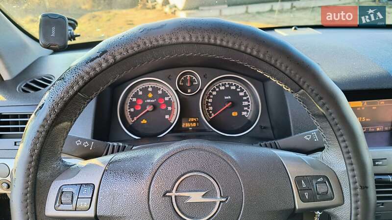 Универсал Opel Astra 2006 в Новояворовске