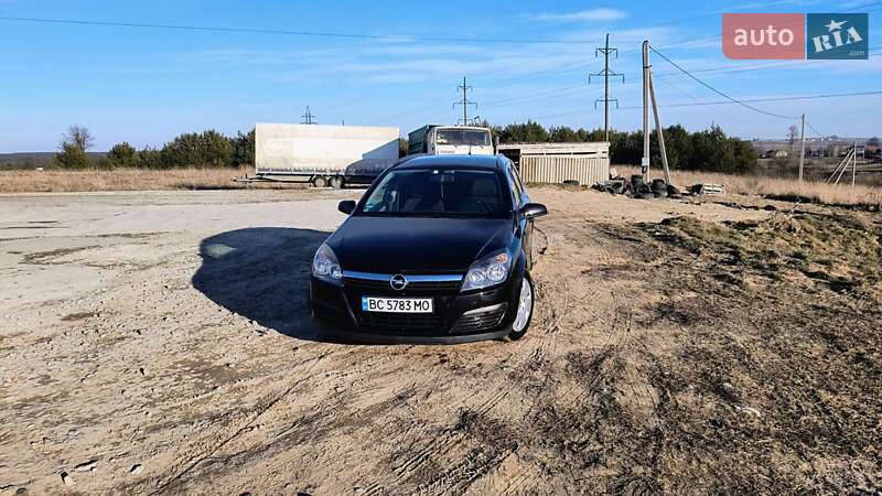 Универсал Opel Astra 2006 в Новояворовске