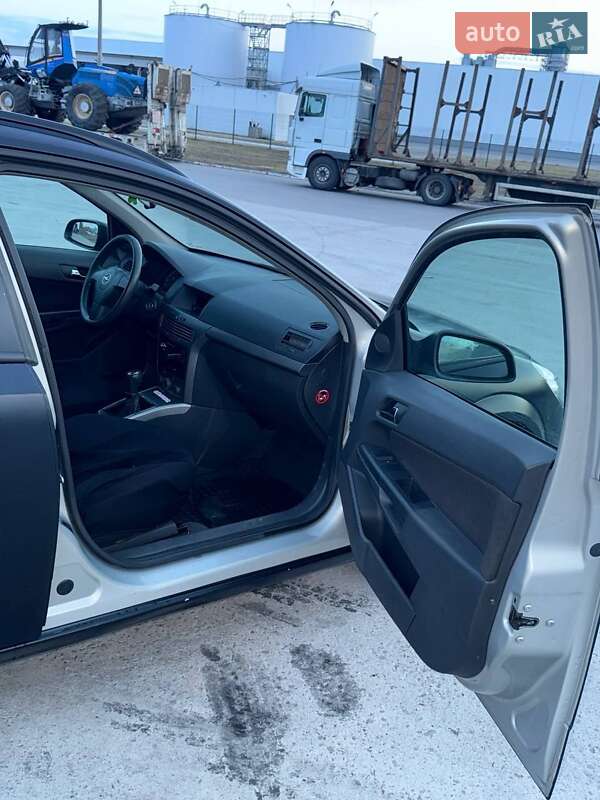 Универсал Opel Astra 2004 в Коростене