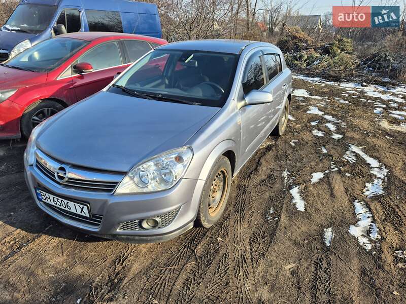 Хэтчбек Opel Astra 2008 в 
