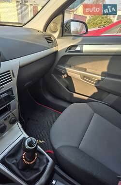 Хэтчбек Opel Astra 2008 в 
