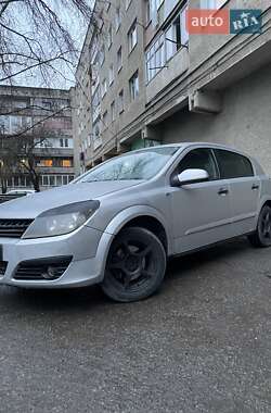 Хетчбек Opel Astra 2005 в 