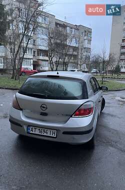 Хетчбек Opel Astra 2005 в 