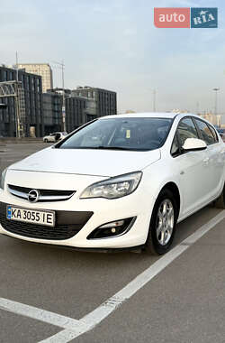 Хэтчбек Opel Astra 2012 в 