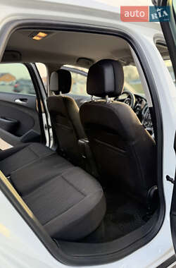 Хэтчбек Opel Astra 2012 в 