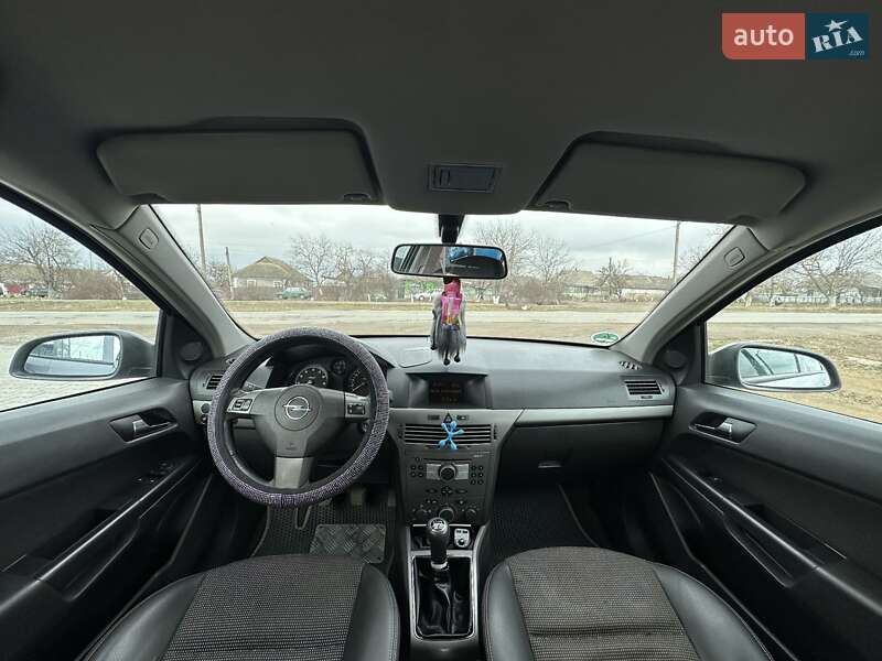 Хэтчбек Opel Astra 2004 в Мурованых Куриловцах