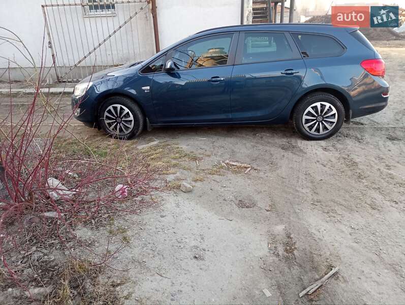 Универсал Opel Astra 2012 в Львове