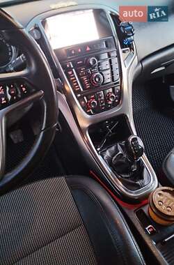 Универсал Opel Astra 2012 в 