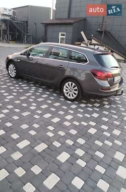 Универсал Opel Astra 2012 в 