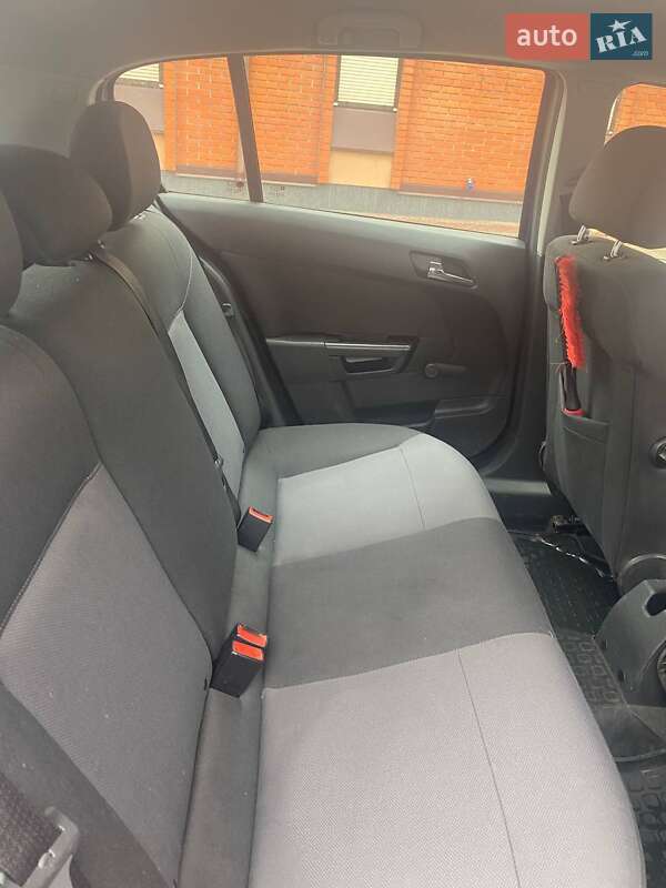 Хэтчбек Opel Astra 2013 в Ровно фото 16 Хэтчбек Opel Astra 2013 в Ровно