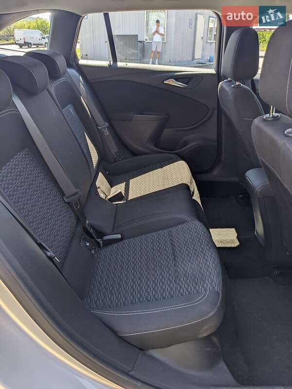 Универсал Opel Astra 2018 в Киеве фото 14 Универсал Opel Astra 2018 в Киеве