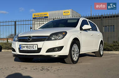 Хэтчбек Opel Astra 2013 в 
