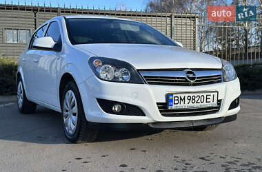Хэтчбек Opel Astra 2013 в 
