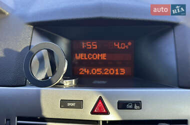 Хэтчбек Opel Astra 2013 в 