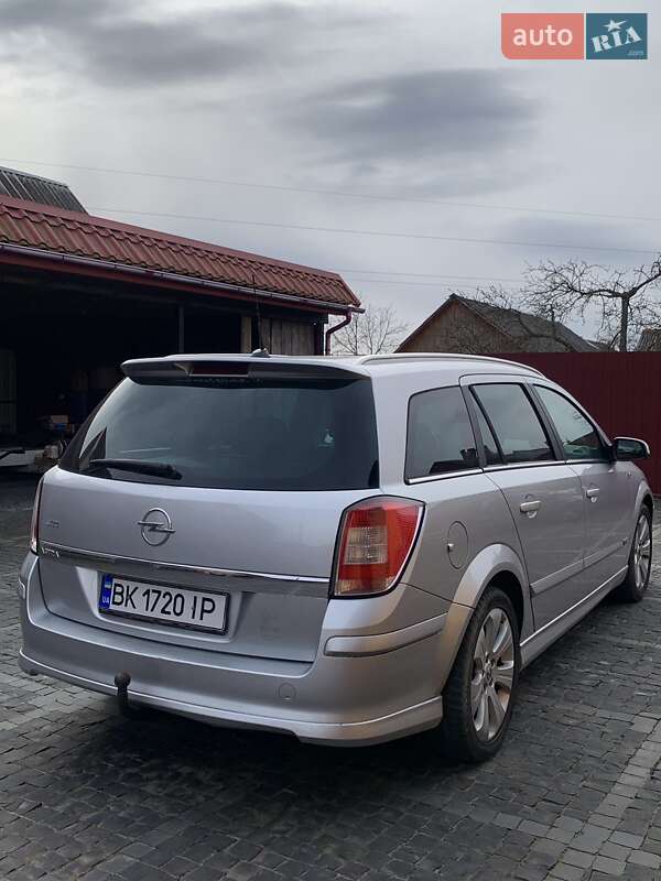 Универсал Opel Astra 2008 в Костополе