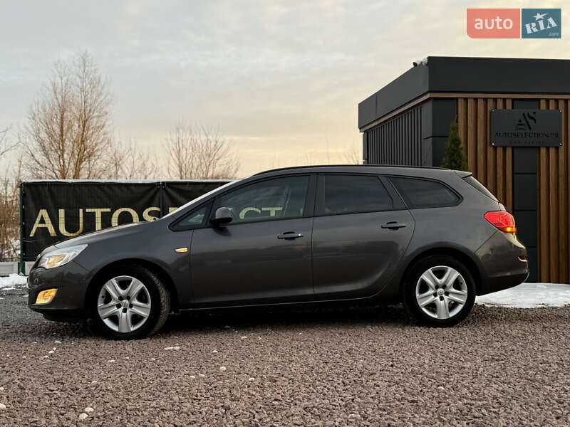 Универсал Opel Astra 2012 в Дрогобыче