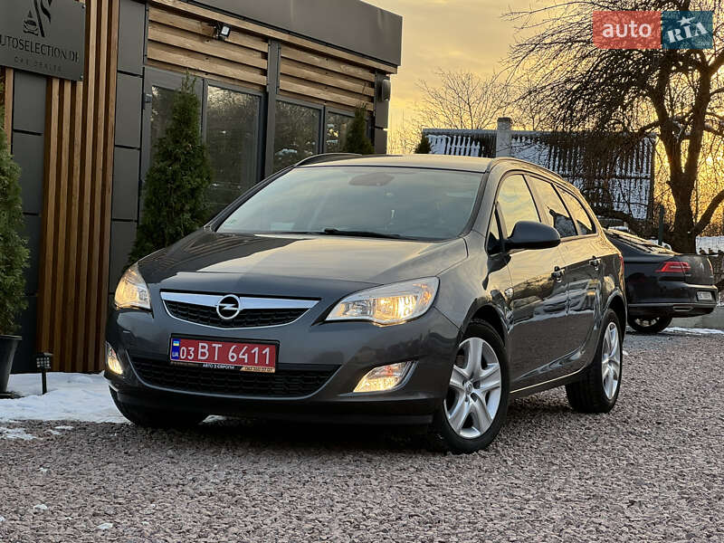 Универсал Opel Astra 2012 в Дрогобыче