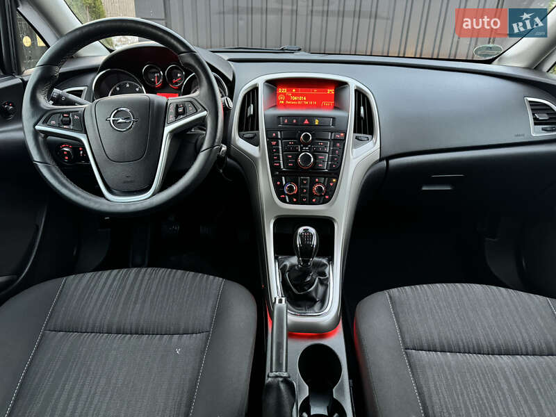 Универсал Opel Astra 2012 в Дрогобыче