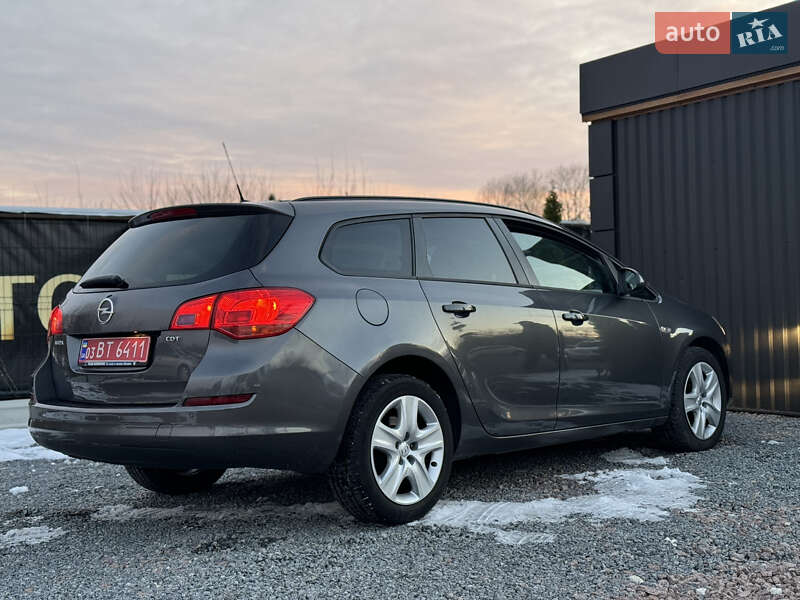 Универсал Opel Astra 2012 в Дрогобыче
