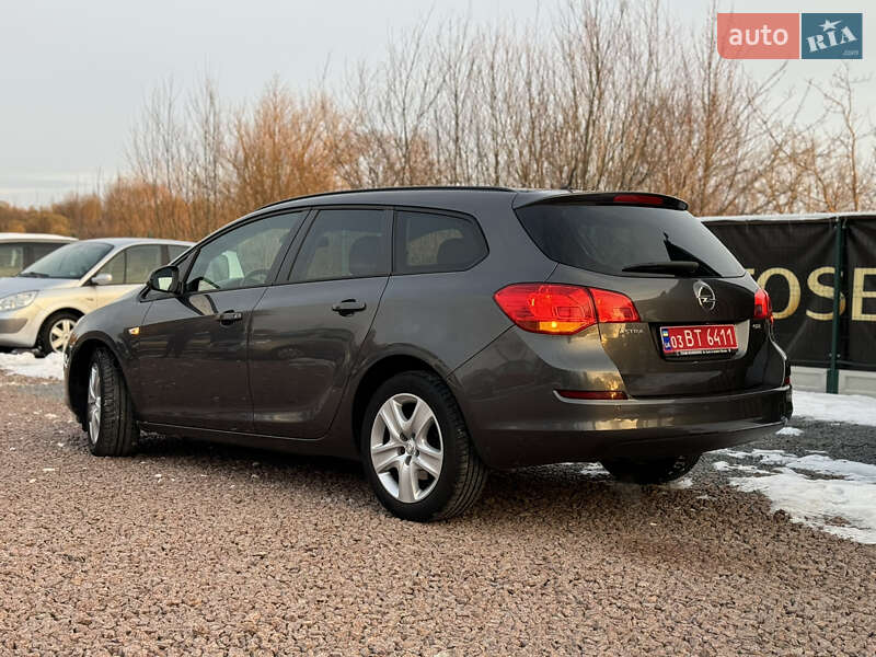 Универсал Opel Astra 2012 в Дрогобыче