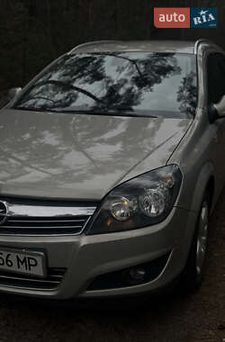 Универсал Opel Astra 2010 в 
